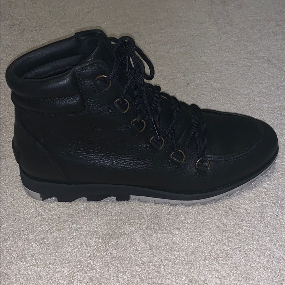 Sorel Kinetic black boot